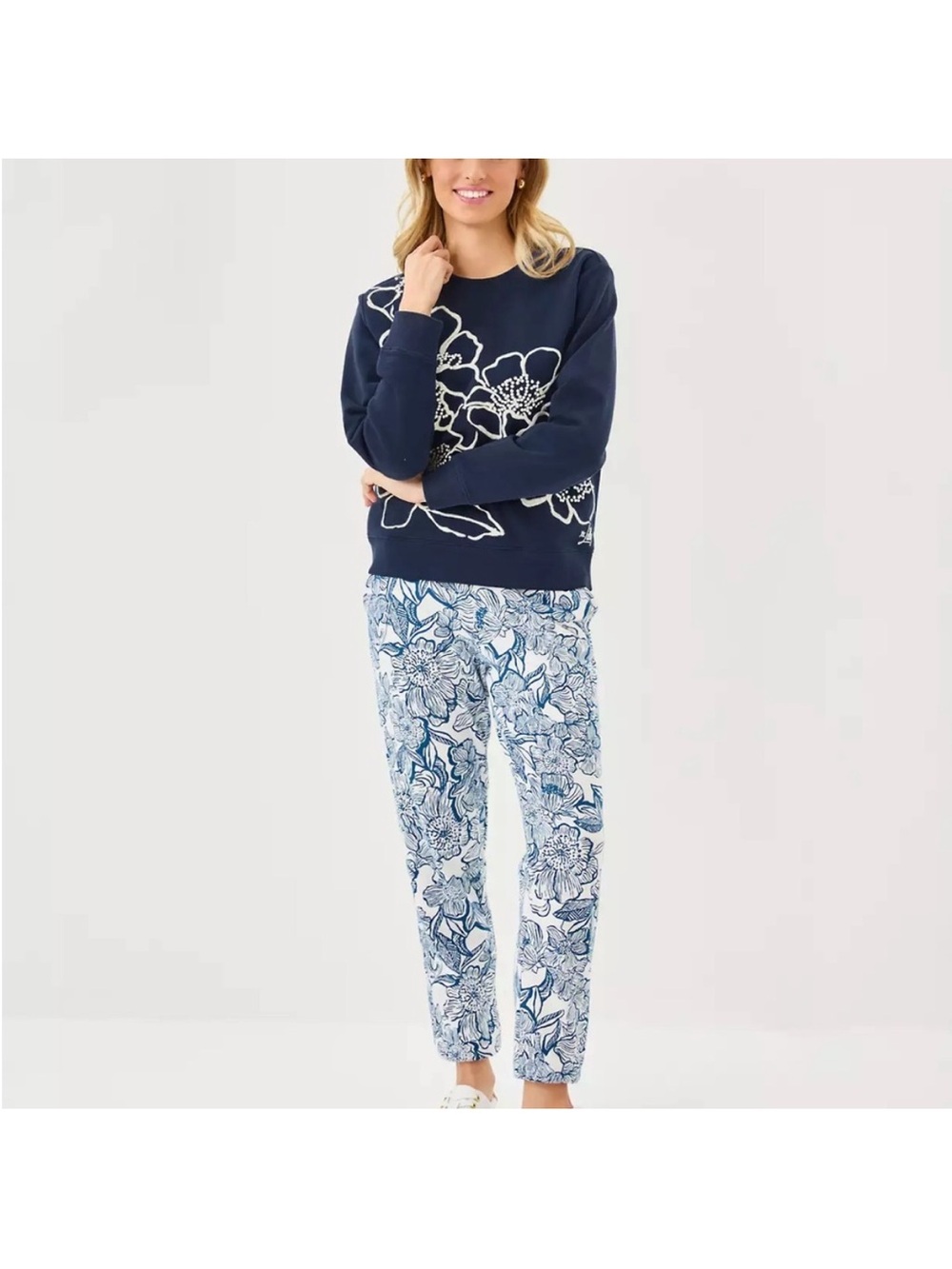 Lilly Pulitzer 29" Silvie Terry Jogger Blue and White Floral
Pants